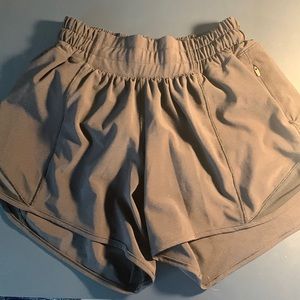 Lululemon Hotty Hot low rise short